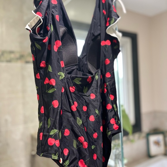 🍒Cherry Print Ruffle Swimsuit - Picture 5 of 5